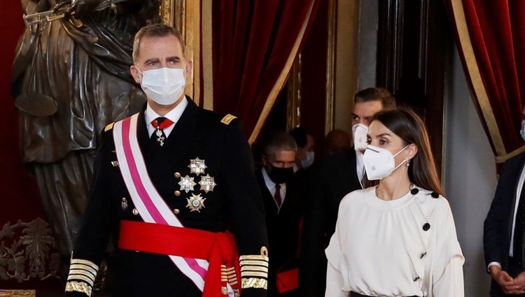 Los Reyes Felipe y Letizia llegando al Palacio Real en la Pascua Militar 2021