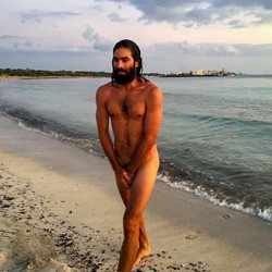 Rubén Cortada completamente desnudo para anunciar su regreso a las redes sociales