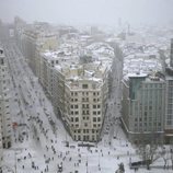 La Plaza de España y la Gran Vía cubiertas de nieve tras la gran nevada de Madrid de 2021 provocada por Filomena