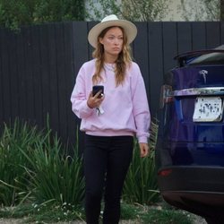 Olivia Wilde saliendo de su casa de Los Angeles muy enfadada