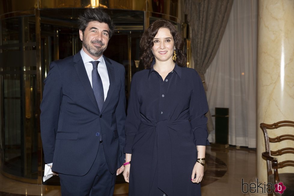 Isabel Díaz Ayuso y Jairo Alonso en la entrega de los Premios Majas de Goya 2020