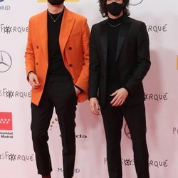 Javier Calvo y Javier Ambrossi en la alfombra roja de los Premios José María Forqué 2021