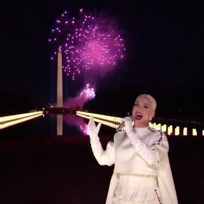 Katy Perry, cantando entre fuegos artificiales en la toma de posesión de Joe Biden