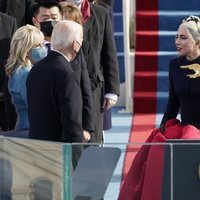 Lady Gaga, saludando a Joe Biden y a su mujer en su toma de posesión