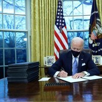 Joe Biden ocupa el despacho oval y firma nuevos decretos