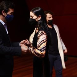 Mario Casas y Milena Smit muy cómplices en los Premios Días de Cine 2021