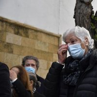 Teresa Rivera llorado en el funeral de José Rivera 'Riverita'