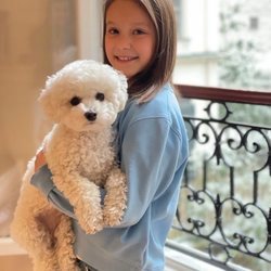 Athena de Dinamarca con su perrito por su noveno cumpleaños