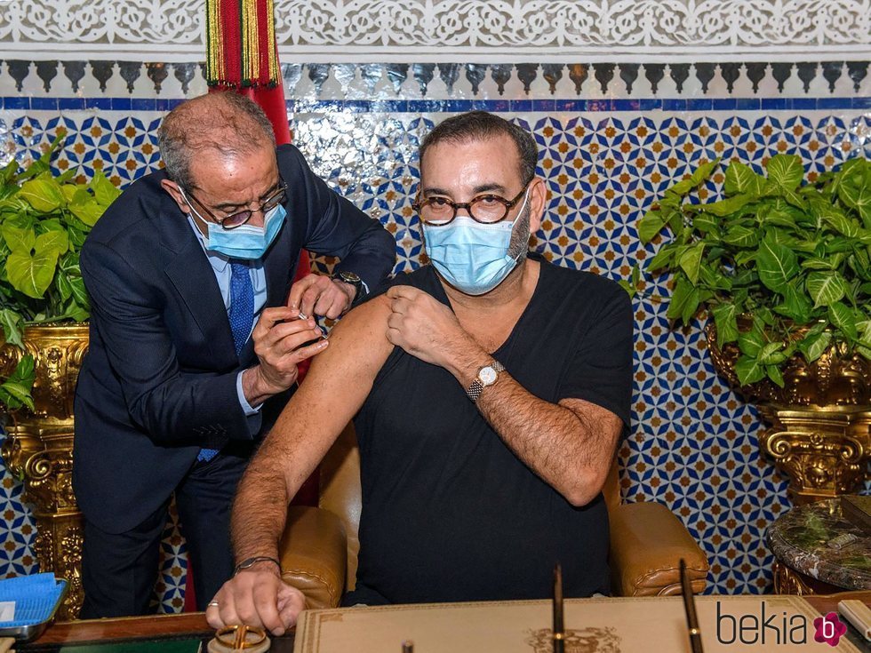Mohamed VI de Marruecos recibe la vacuna contra el coronavirus