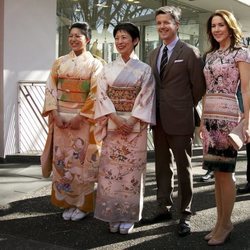 Tsuguko Takamado e Hisako Takamado de Japón con Federico y Mary de Dinamarca