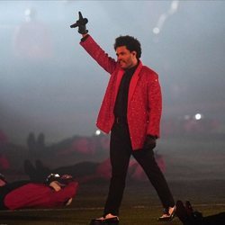 The Weeknd en su actuación durante la Super Bowl 2021