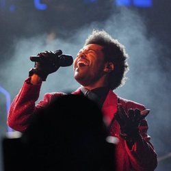 The Weeknd dándolo todo en su actuación de la Super Bowl 2021