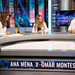 Nuria Roca entrevistando a Ana Mena y Omar Montes en 'El Hormiguero'
