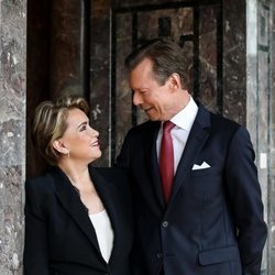 Enrique y María Teresa de Luxemburgo se miran enamorados en su 40 aniversario de boda
