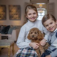 Estela de Suecia con su hermano Oscar de Suecia y su perro Rio en su 9 cumpleaños