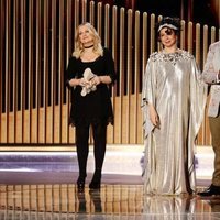 Amy Poehler, Maya Rudolph y Kenan Thompson en los Globos de Oro 2021
