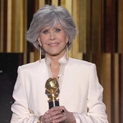 Jane Fonda con su premio Cecil B. DeMille en los Globos de Oro 2021