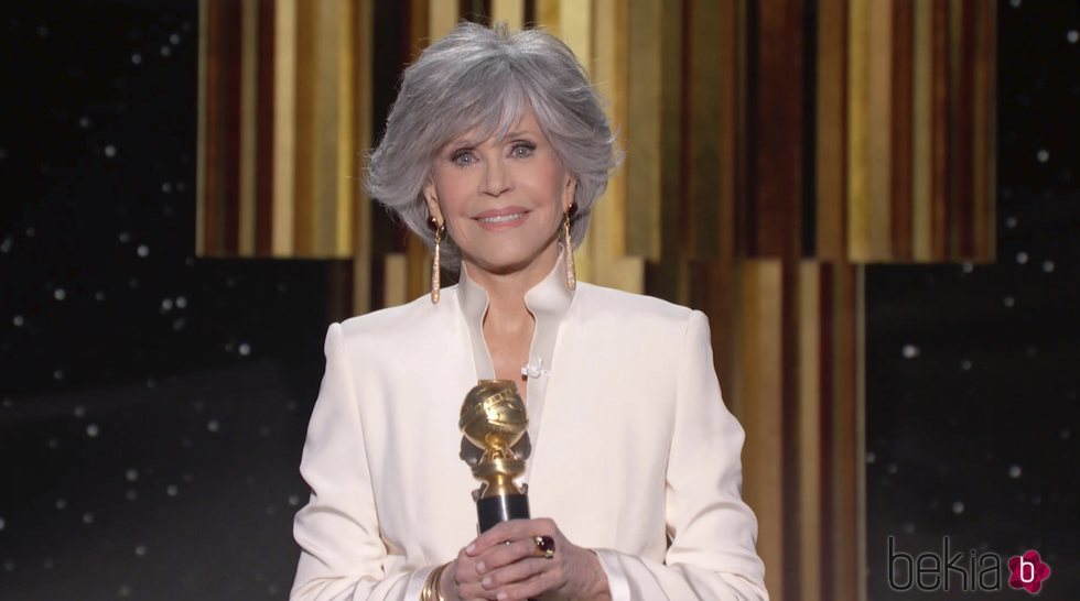 Jane Fonda con su premio Cecil B. DeMille en los Globos de Oro 2021