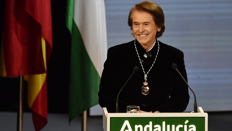 Raphael se convierte en Hijo Predilecto en la entrega de Medallas de Andalucía 2021