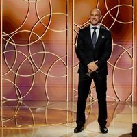 Christopher Meloni en los Globos de Oro 2021