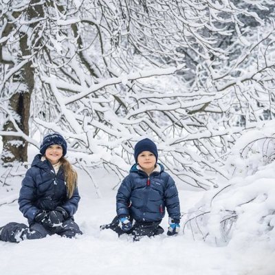 Estela y Oscar de Suecia posan en la nieve