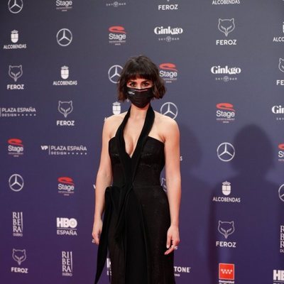 Megan Montaner en la alfombra roja de los Premios Feroz 2021