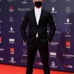 Patrick Criado en la alfombra roja de los Premios Feroz 2021
