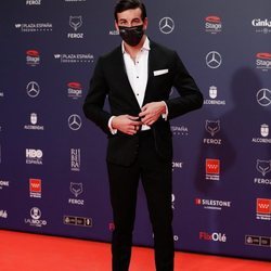 Mario Casas en la alfombra roja de los Premios Feroz 2021