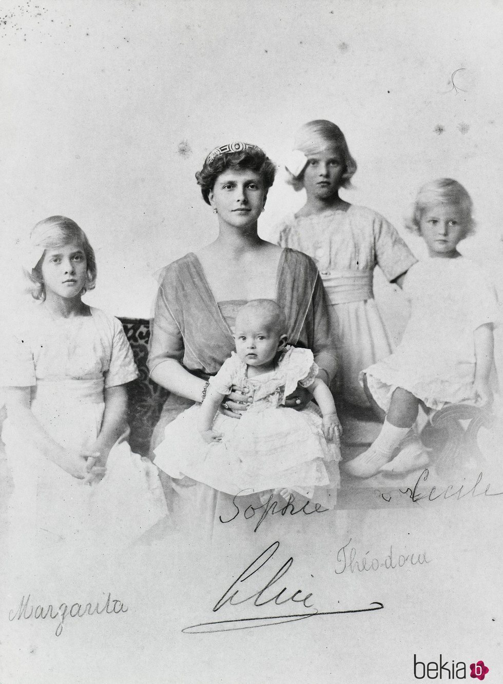 La Princesa Alicia de Battenberg con sus cuatro hijas mayores