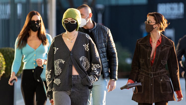 Irina Skayk, Gigi y Bella Hadid en Milán durante la Semana de la Moda