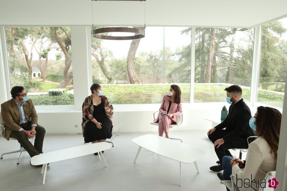 La Reina Letizia en una charla sobre cultura con Hugo Fontela, Elena Medel, Soleá Morente y Rafael R. Villalobos