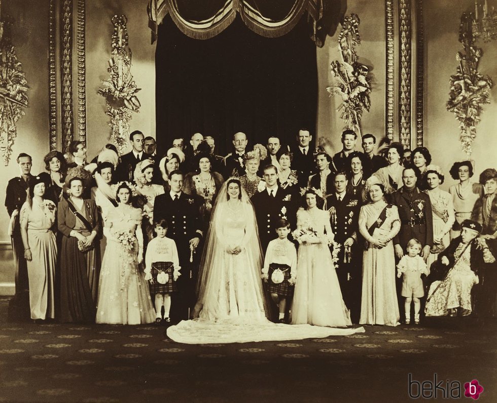 Foto familiar en la boda de la Reina Isabel y el Duque de Edimburgo