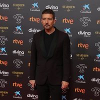 Antonio Banderas en la alfombra roja de los Goya 2021