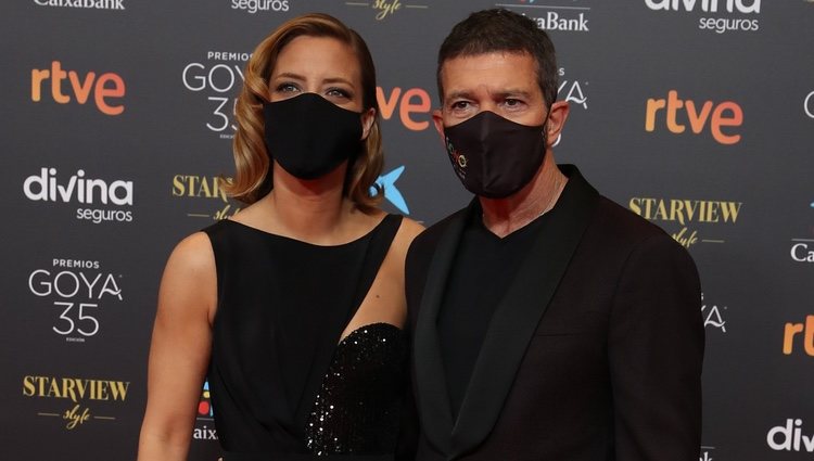 Antonio Banderas y María Casado en la alfombra roja de los Goya 2021