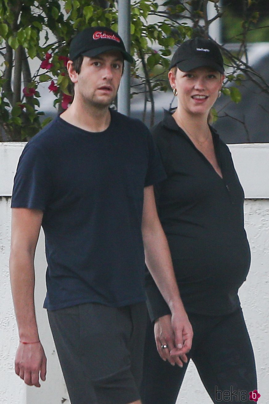 Karlie Kloss en la recta final de su embarazo junto a Joshua Kushner