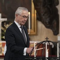 Tord Magnuson y Sofia de Suecia en el homenaje de la Familia Real Sueca a las víctimas de la pandemia