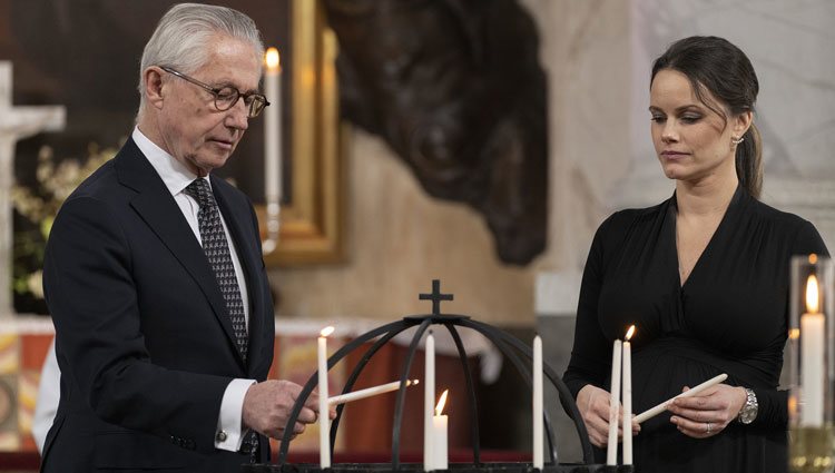 Tord Magnuson y Sofia de Suecia en el homenaje de la Familia Real Sueca a las víctimas de la pandemia