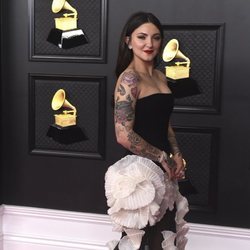 Julia Michaels en la alfombra roja de los premios Grammy 2021