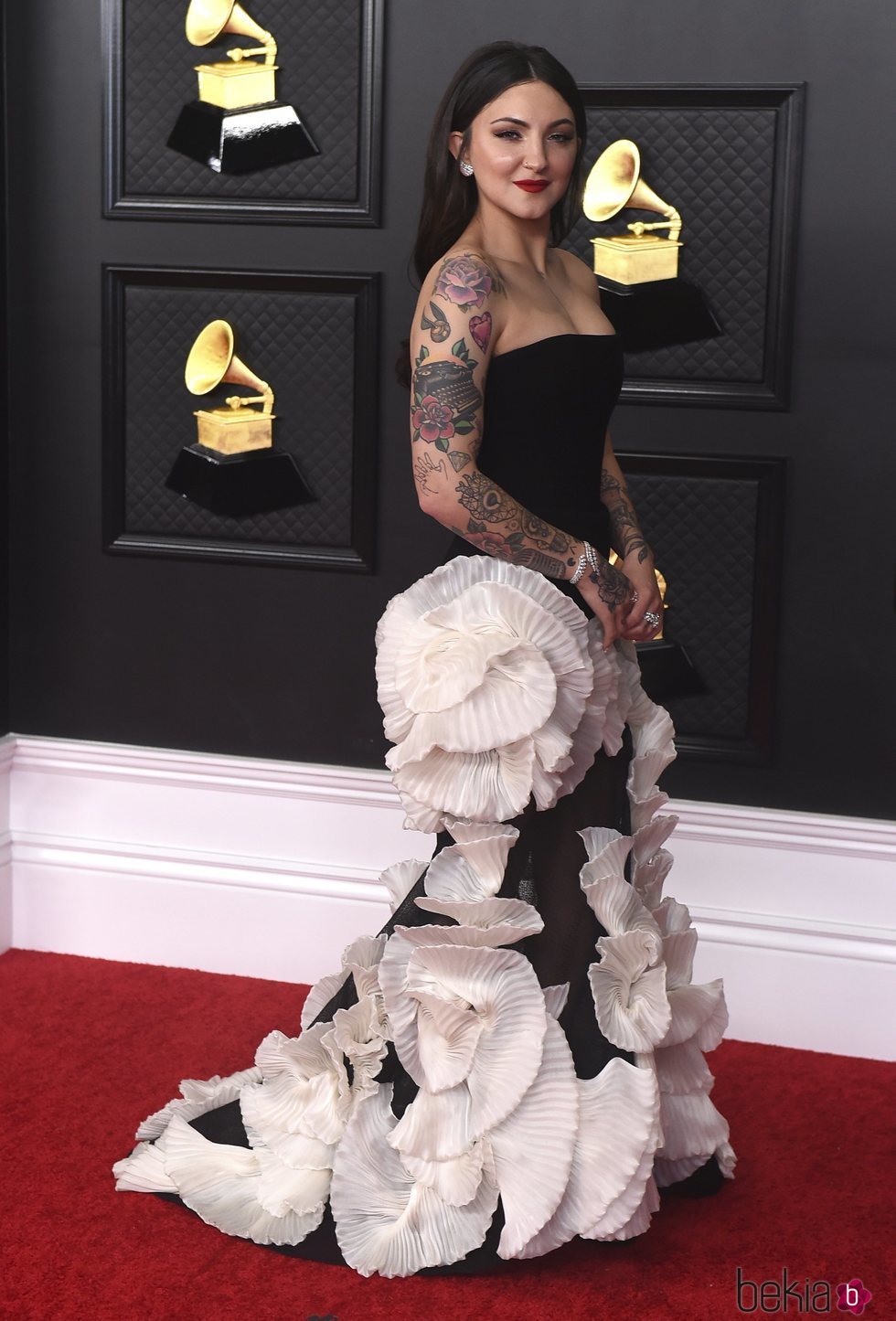 Julia Michaels en la alfombra roja de los premios Grammy 2021