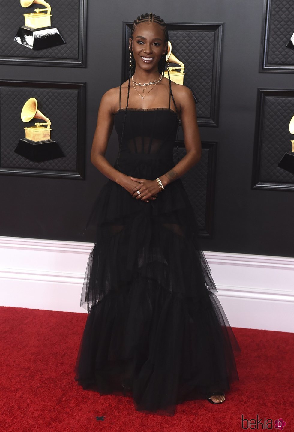 Tiara Thomas en la alfombra roja de los premios Grammy 2021