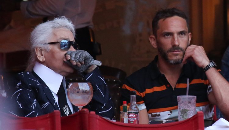 Karl Lagerfeld y Sébastien Jondeau en Saint Tropez en 2015