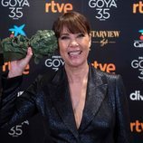 Mabel Lozano con su Goya 2021 a Mejor cortometraje documental