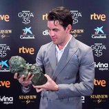 Mario Casas mira con orgullo su Goya 2021 como Mejor actor protagonista