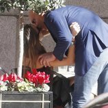 Kiko Matamoros besando a Marta López en una terraza de Madrid