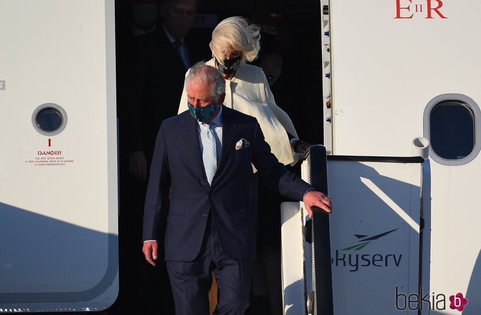 El Príncipe Carlos y Camilla Parker a su llegada a Grecia para celebrar el bicentenario de la Independencia de Grecia