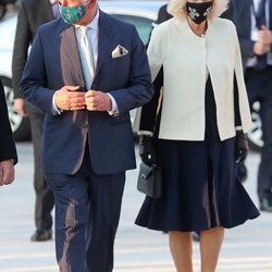 El Príncipe Carlos y Camilla Parker en la Galería Nacional de Arte de Atenas en su visita a Grecia para celebrar el bicentenario de la Independencia de Gre