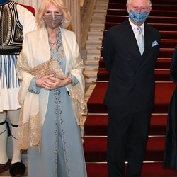 El Príncipe Carlos y Camilla Parker en la cena de Estado con motivo de su visita a Grecia para celebrar el bicentenario de la Independencia de Grecia