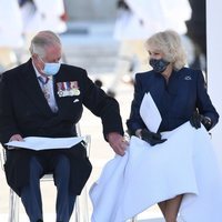 El Príncipe Carlos, muy atento con Camilla Parker en la celebración del bicentenario de la Independencia de Grecia