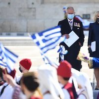 El Príncipe Carlos y Camilla Parker en la celebración del bicentenario de la Independencia de Grecia