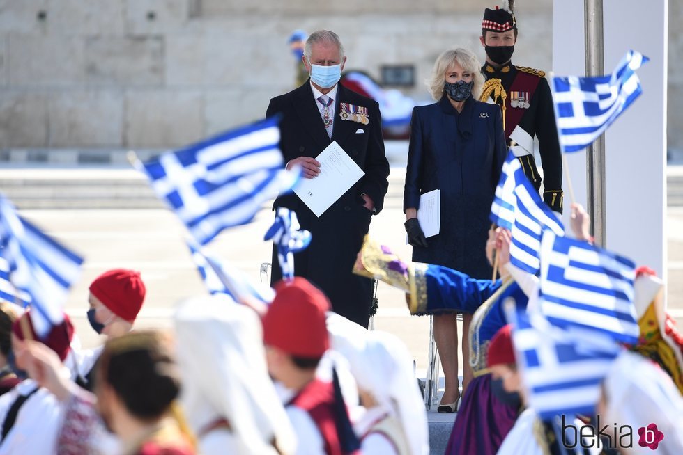 El Príncipe Carlos y Camilla Parker en la celebración del bicentenario de la Independencia de Grecia